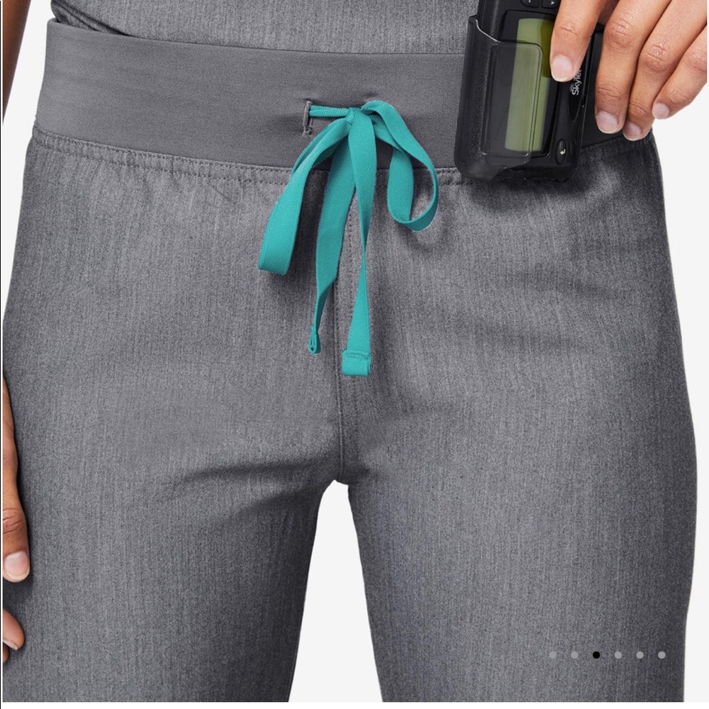 Livingston Basic Scrub Pant In Graphite. - image 2